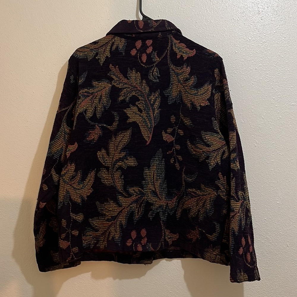 First Option black with pattern, heavyweight jacket. Size Large. - Picture 5 of 7